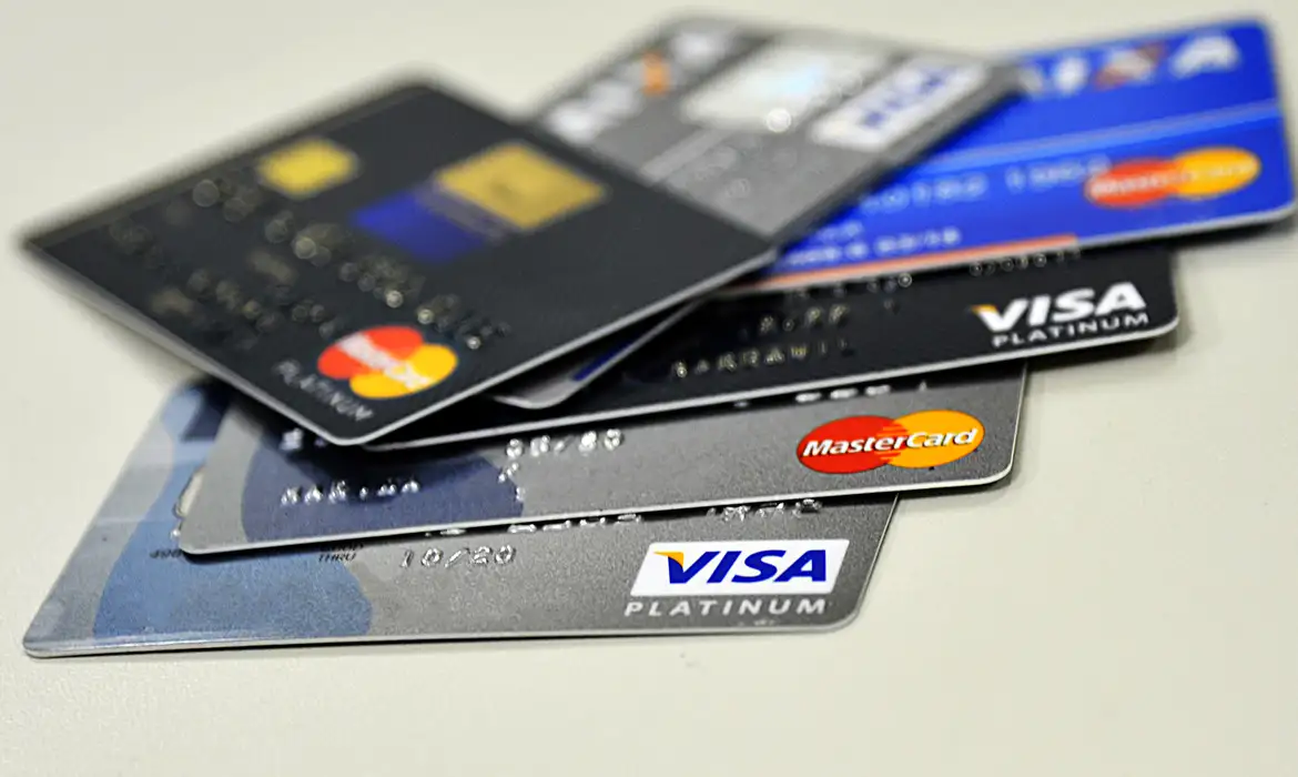 5 Cartões de Crédito Sem Anuidade com Melhor Pontuação em 2024